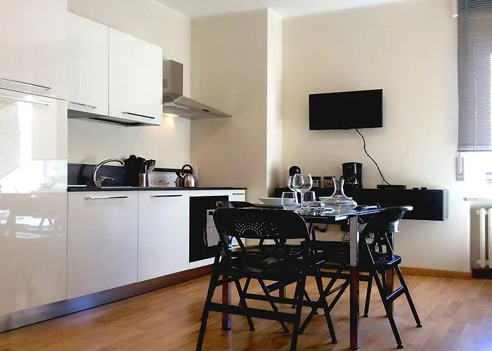 Lilly Rose 아파트 알바