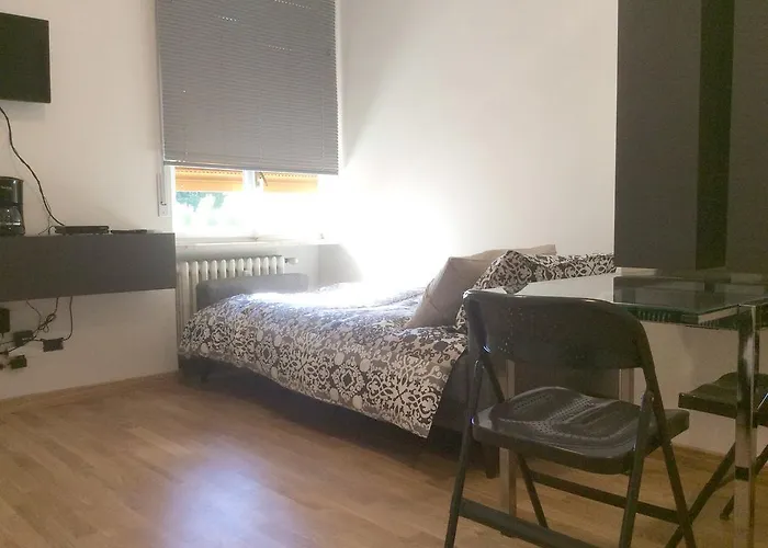 Lilly Rose 아파트 알바